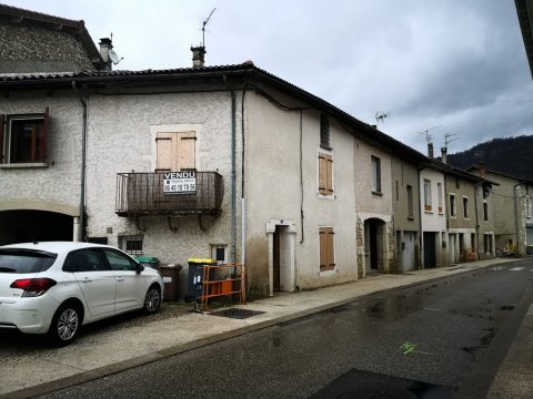 Nouvelle vente de maison de village à St Étienne de Crossey 