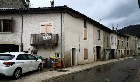 Nouvelle vente de maison de village à St Étienne de Crossey 